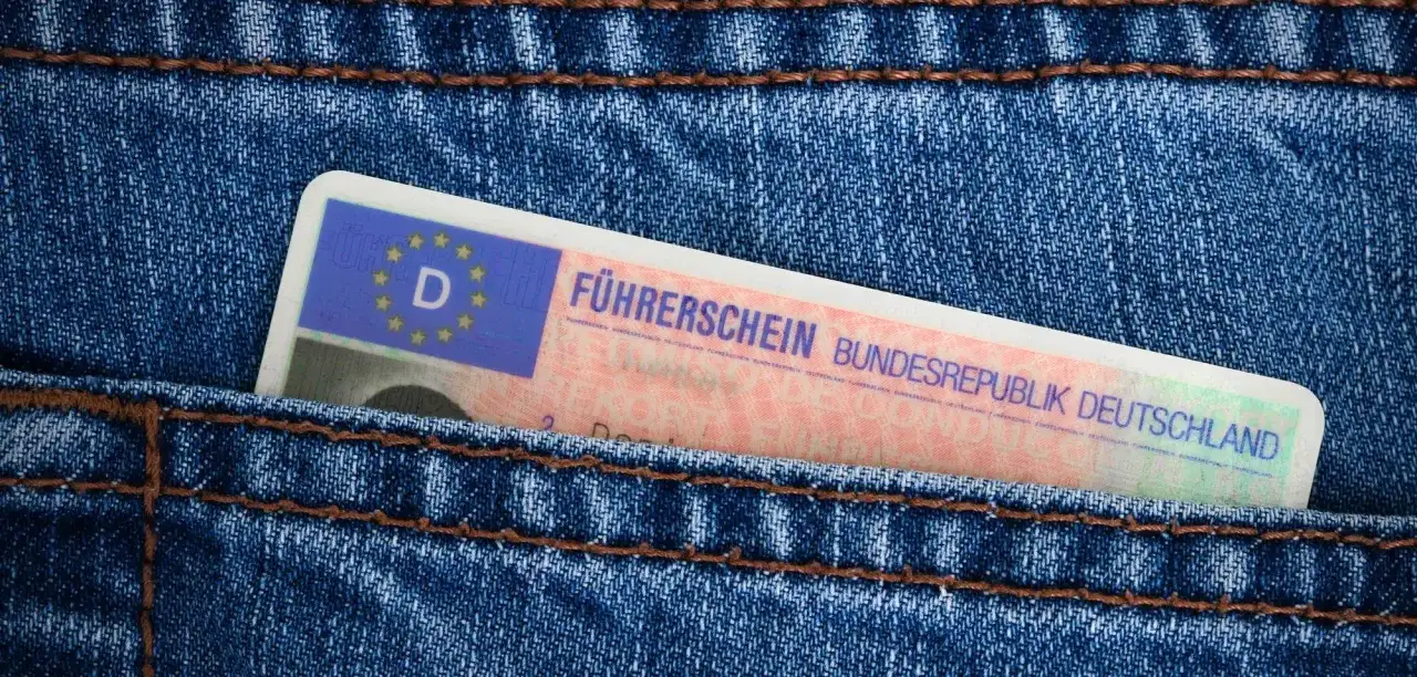 Brillenpflicht im Führerschein - Strafen & was wirklich zählt